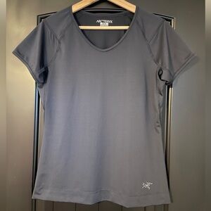 Arc’teryx Medium Navy short sleeve athletic performance tee